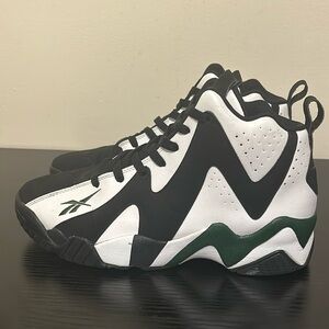 Used pair of Reebok Kamikaze 2. Slight Wear. Green, Black and white Colorway